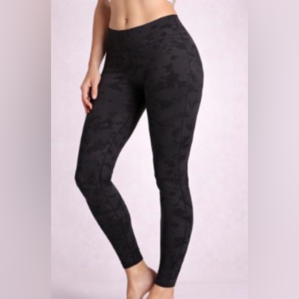 Lululemon Athletica Black Patterned Leggings camo